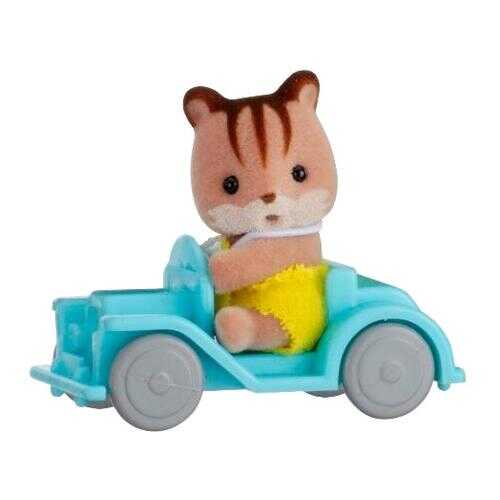 Игровой набор sylvanian families младенец в пластиковом сундучке (бельчонок на машине) в Детки